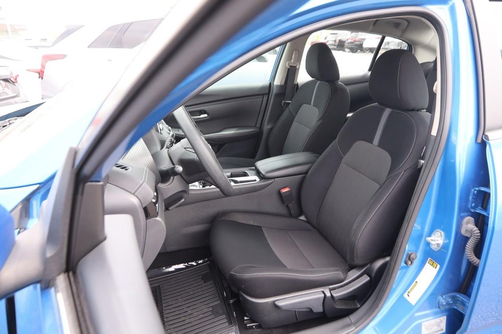 Nissan Sentra Vehicle Image 08