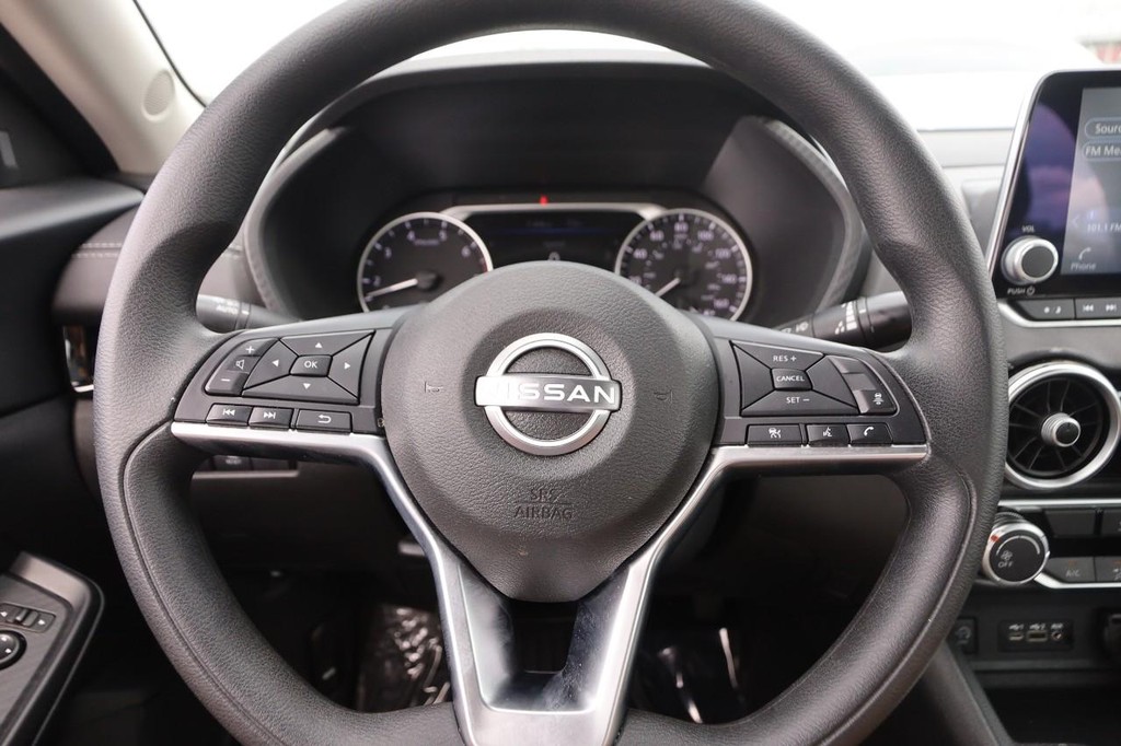 Nissan Sentra Vehicle Image 10