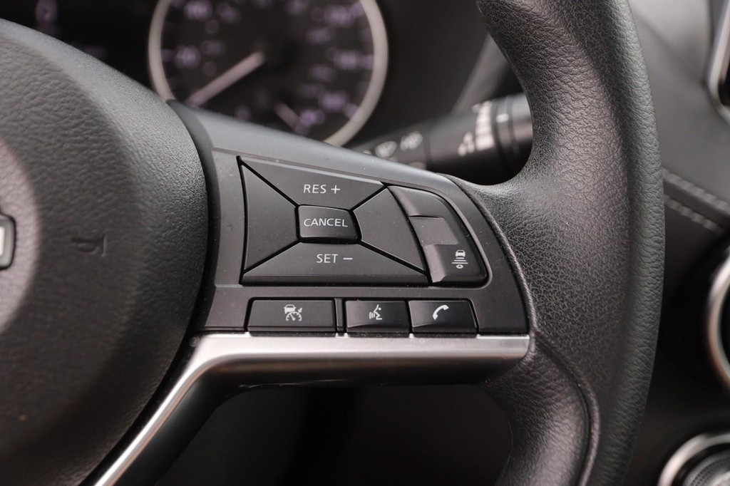 Nissan Sentra Vehicle Image 12