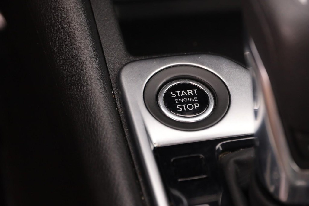 Nissan Sentra Vehicle Image 14