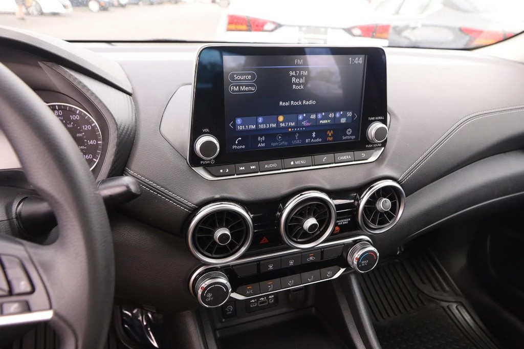 Nissan Sentra Vehicle Image 15