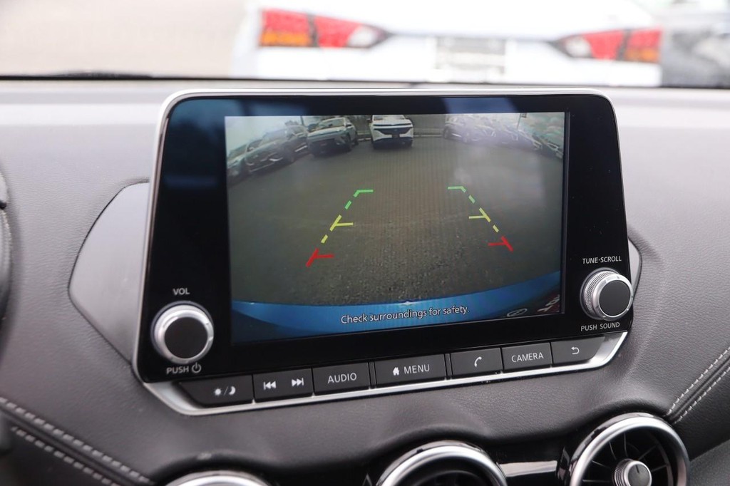 Nissan Sentra Vehicle Image 17