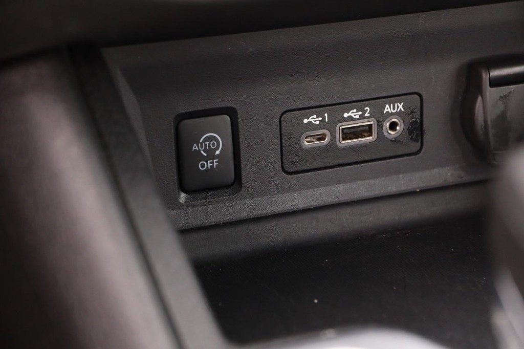 Nissan Sentra Vehicle Image 19