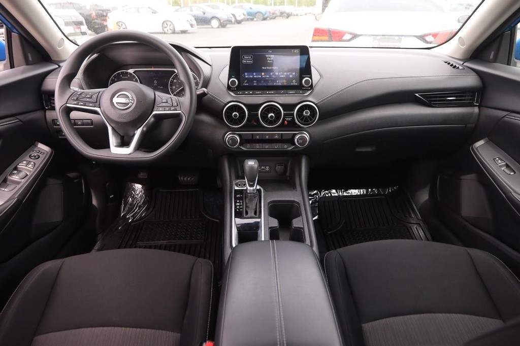 Nissan Sentra Vehicle Image 21