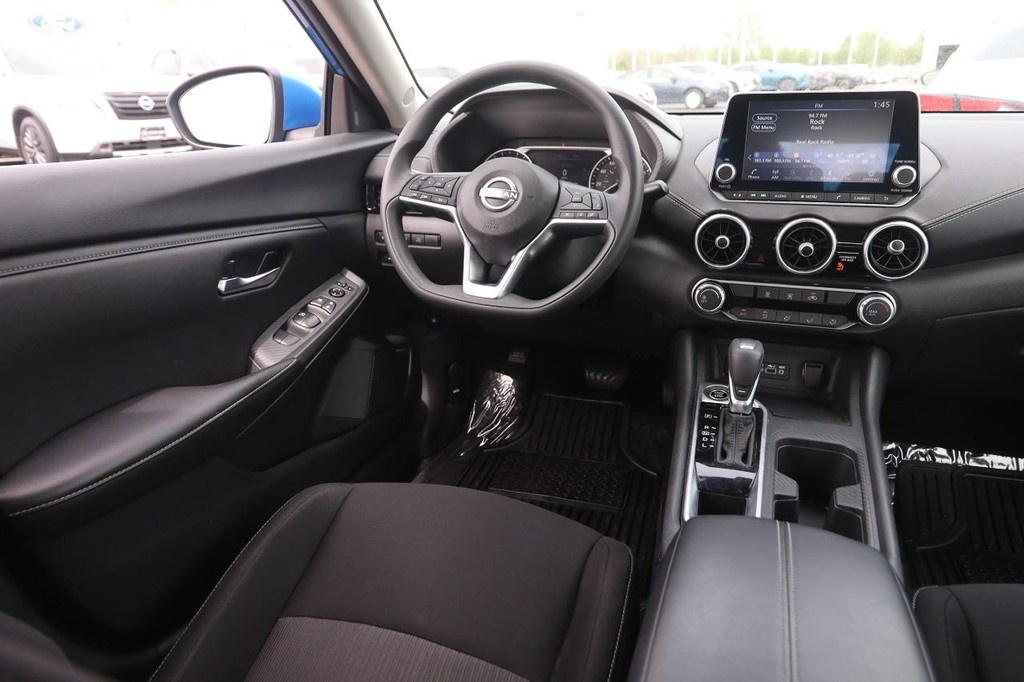 Nissan Sentra Vehicle Image 22