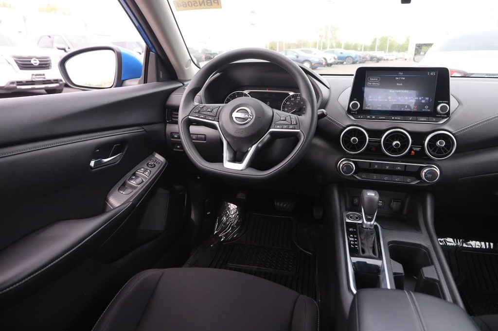 Nissan Sentra Vehicle Image 23