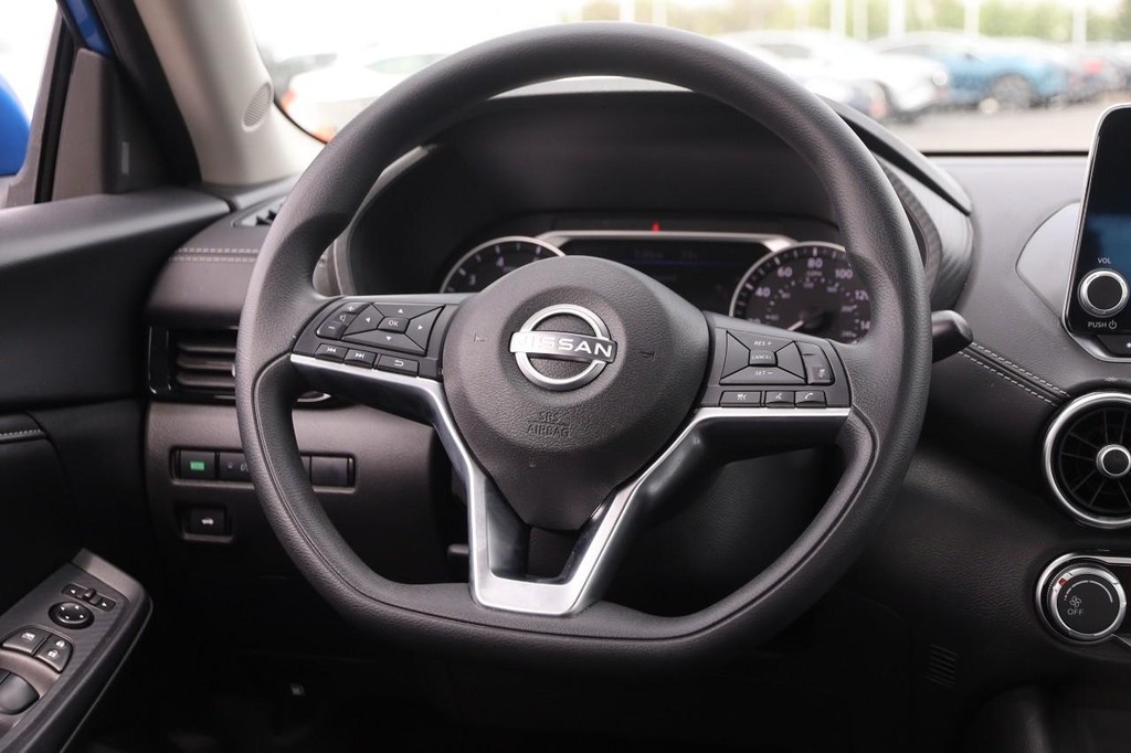 Nissan Sentra Vehicle Image 24