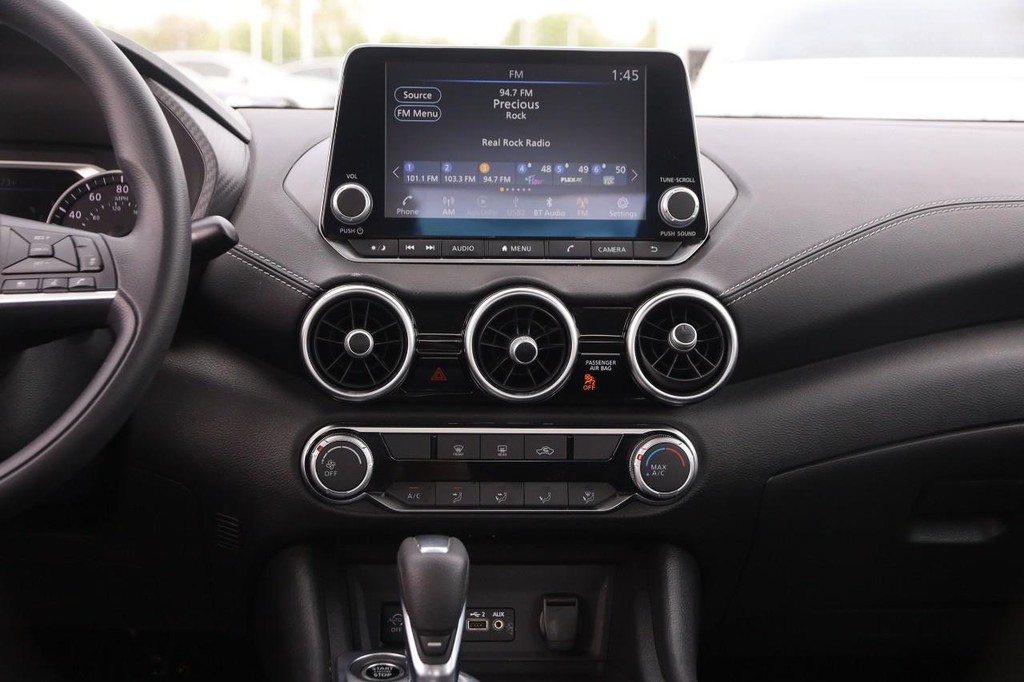 Nissan Sentra Vehicle Image 25