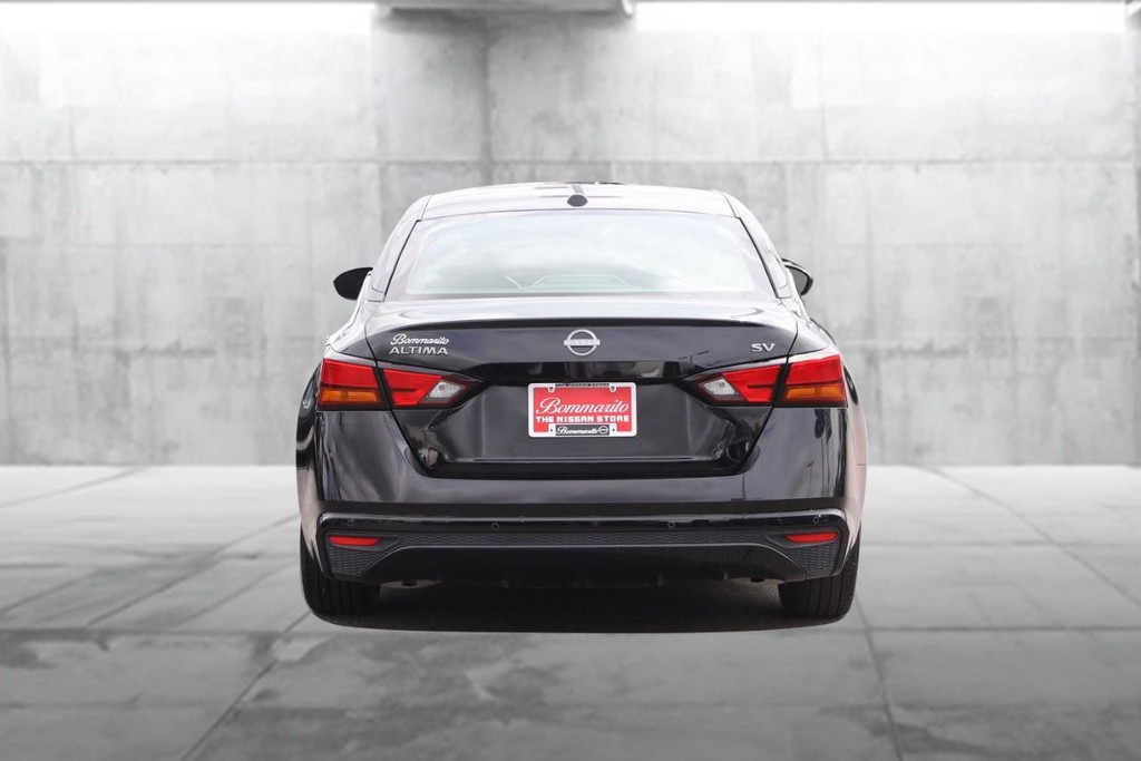 Nissan Altima Vehicle Image 06