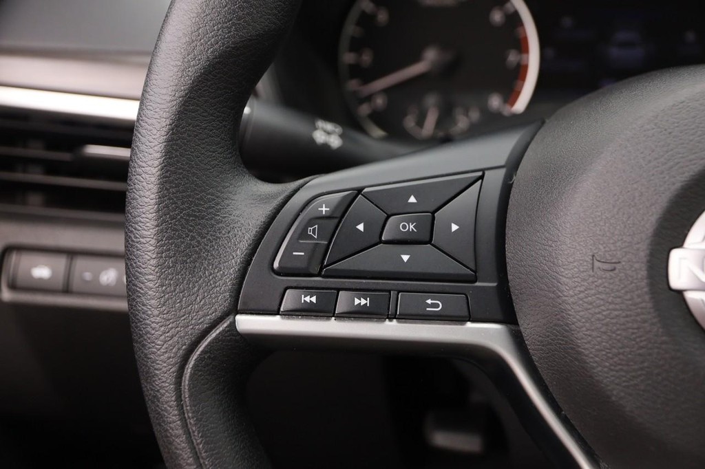 Nissan Altima Vehicle Image 13