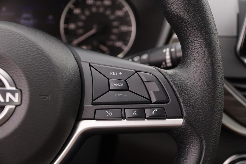 Nissan Altima Vehicle Image 14