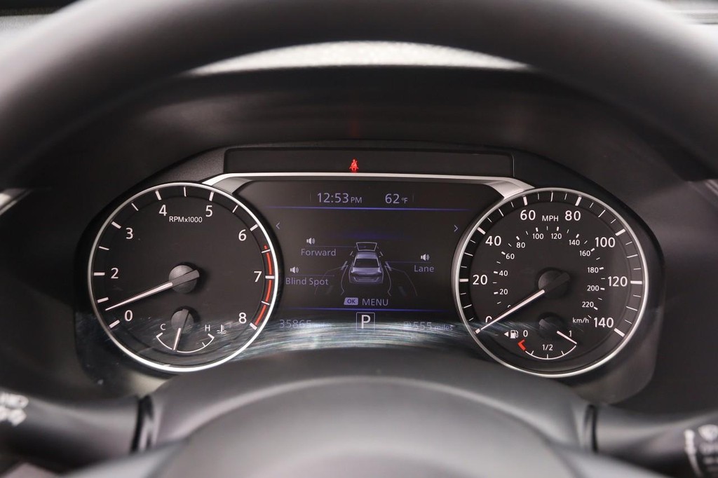 Nissan Altima Vehicle Image 15