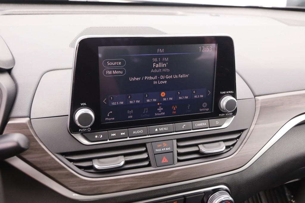 Nissan Altima Vehicle Image 17