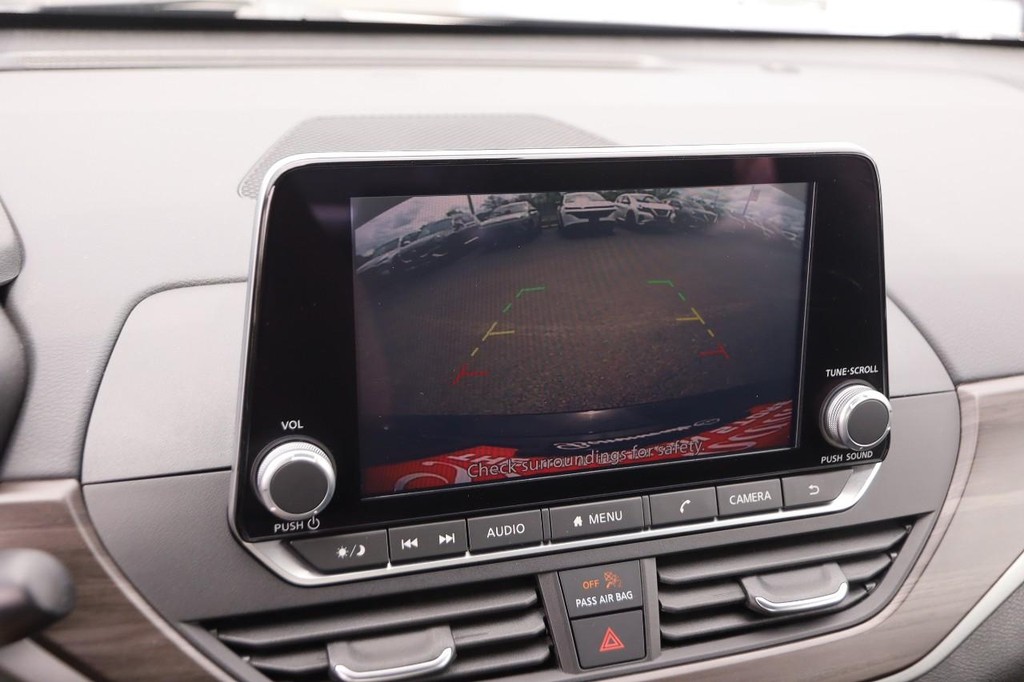 Nissan Altima Vehicle Image 18