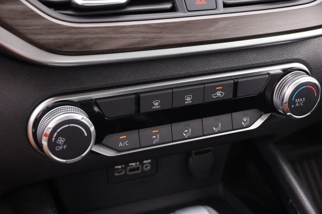 Nissan Altima Vehicle Image 19