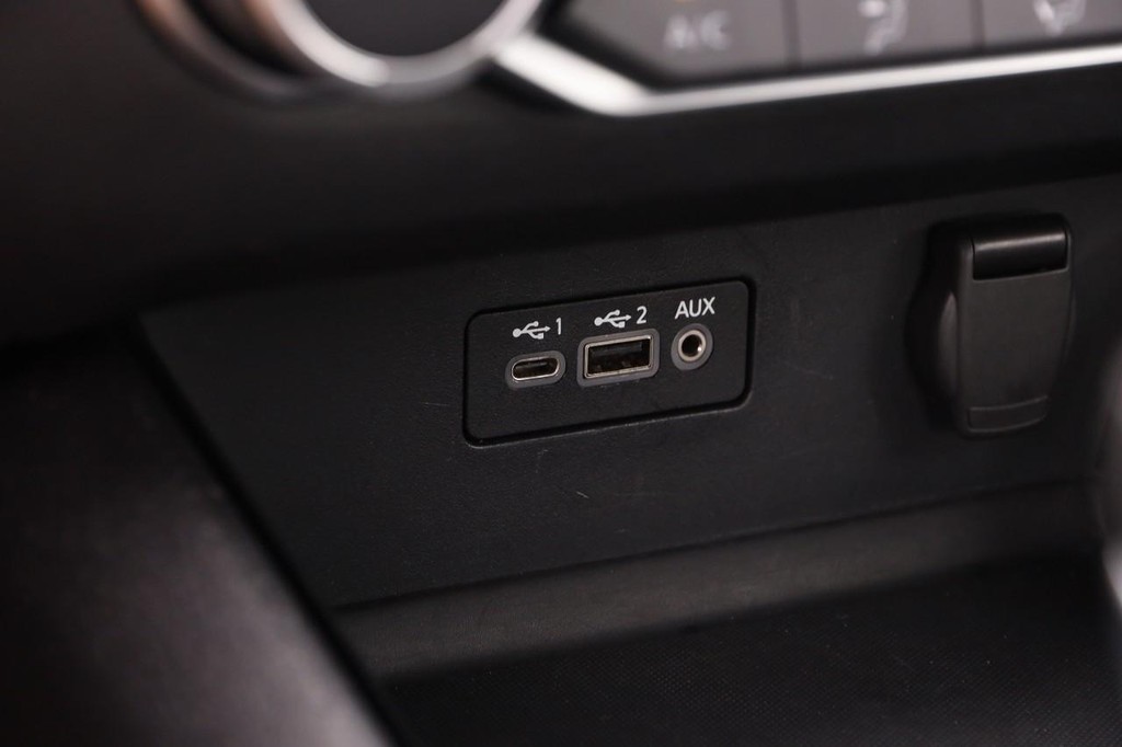 Nissan Altima Vehicle Image 20