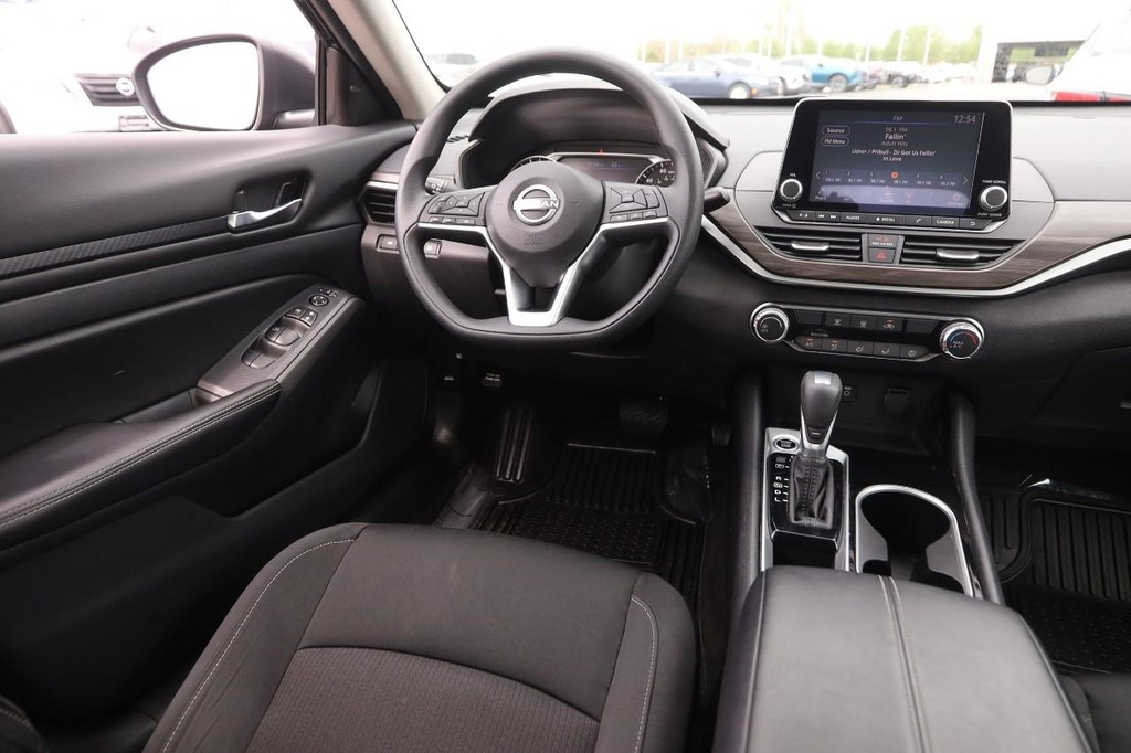 Nissan Altima Vehicle Image 23