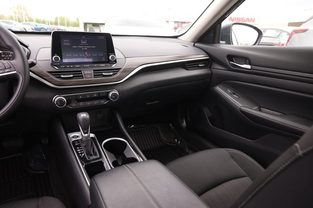 Nissan Altima Vehicle Image 26