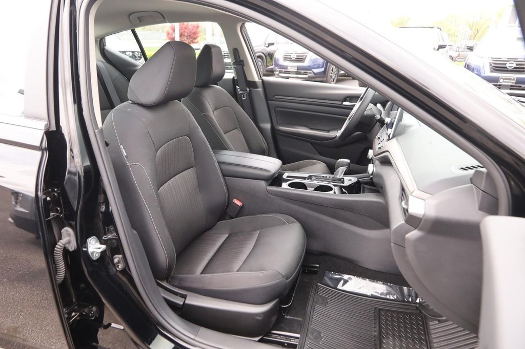 Nissan Altima Vehicle Image 27