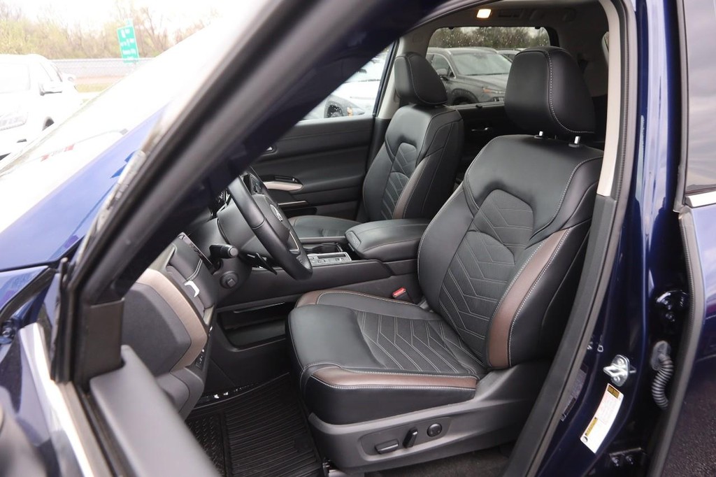 Nissan Pathfinder Vehicle Image 10