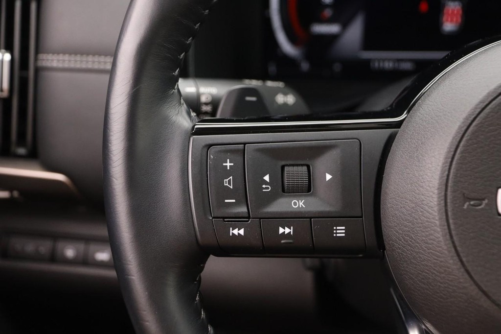 Nissan Pathfinder Vehicle Image 14