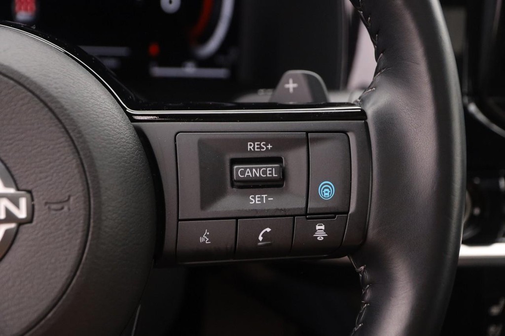 Nissan Pathfinder Vehicle Image 15