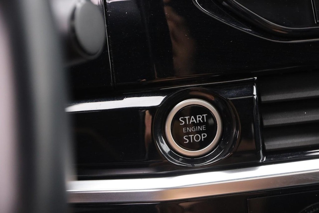 Nissan Pathfinder Vehicle Image 17