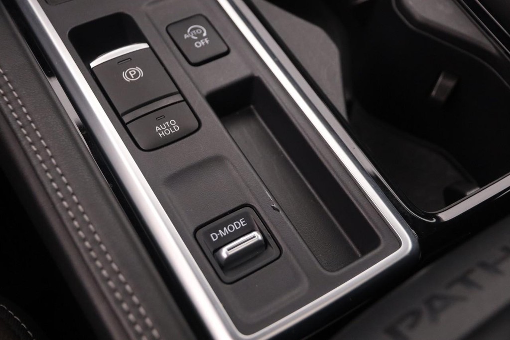 Nissan Pathfinder Vehicle Image 21