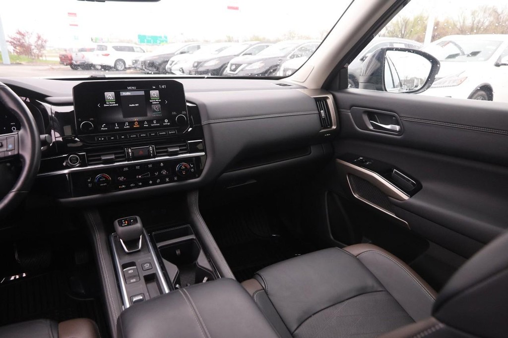 Nissan Pathfinder Vehicle Image 28