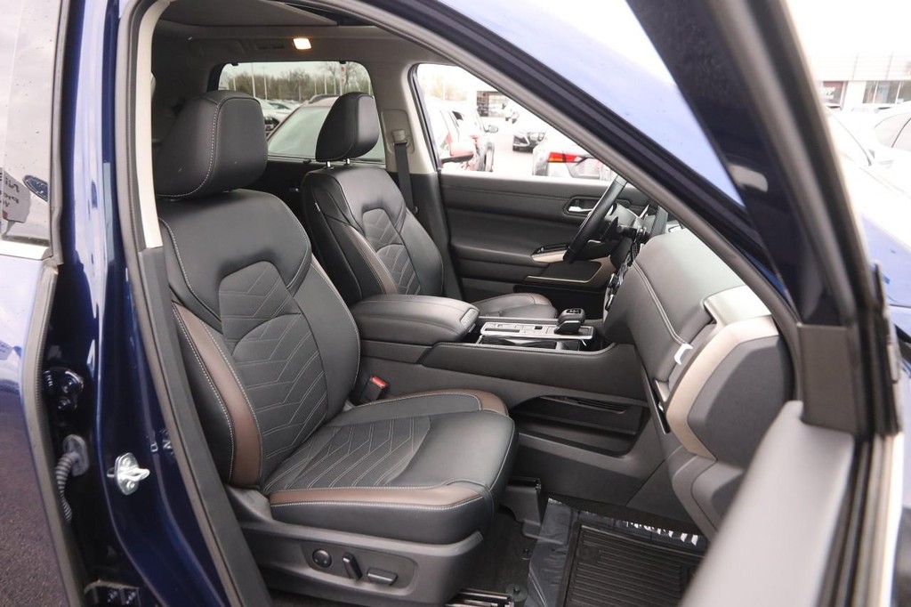 Nissan Pathfinder Vehicle Image 29