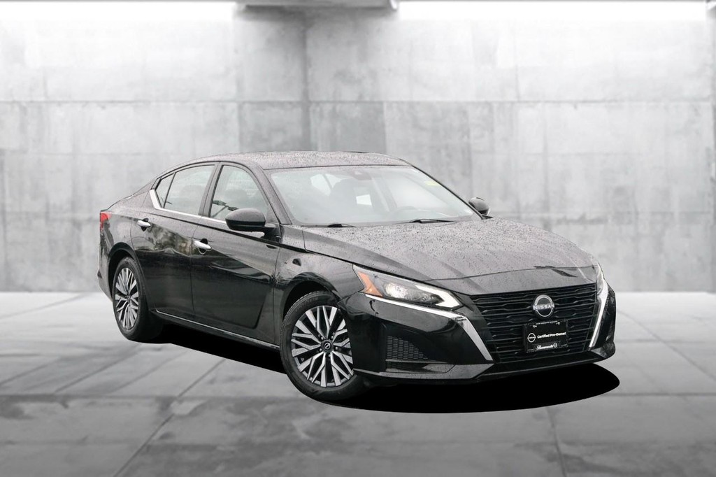 Nissan Altima Vehicle Image 02