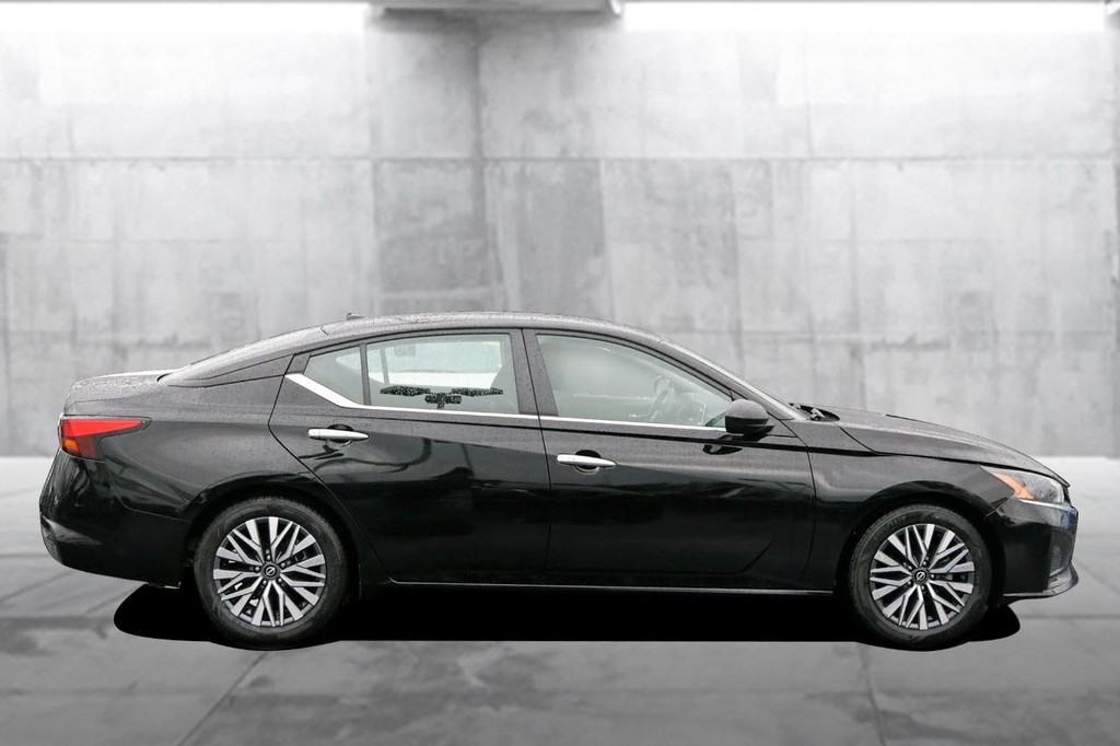 Nissan Altima Vehicle Image 05