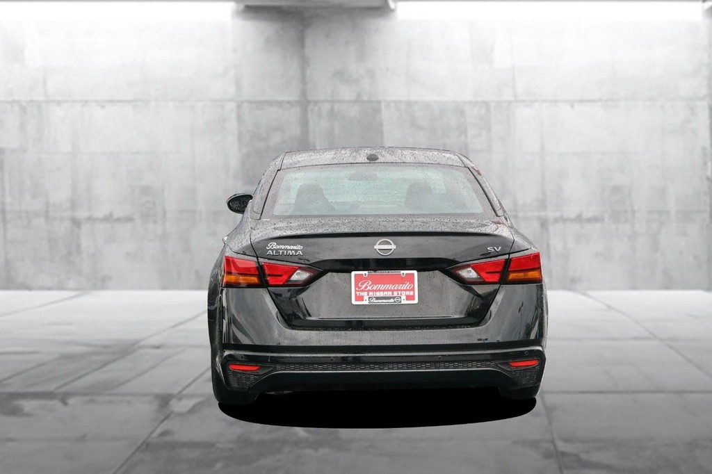 Nissan Altima Vehicle Image 06