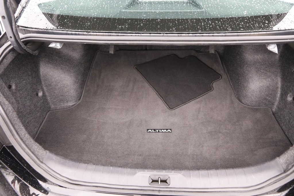 Nissan Altima Vehicle Image 07