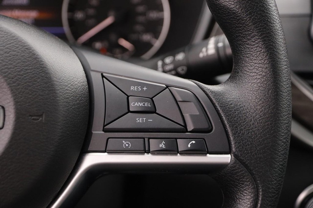 Nissan Altima Vehicle Image 12