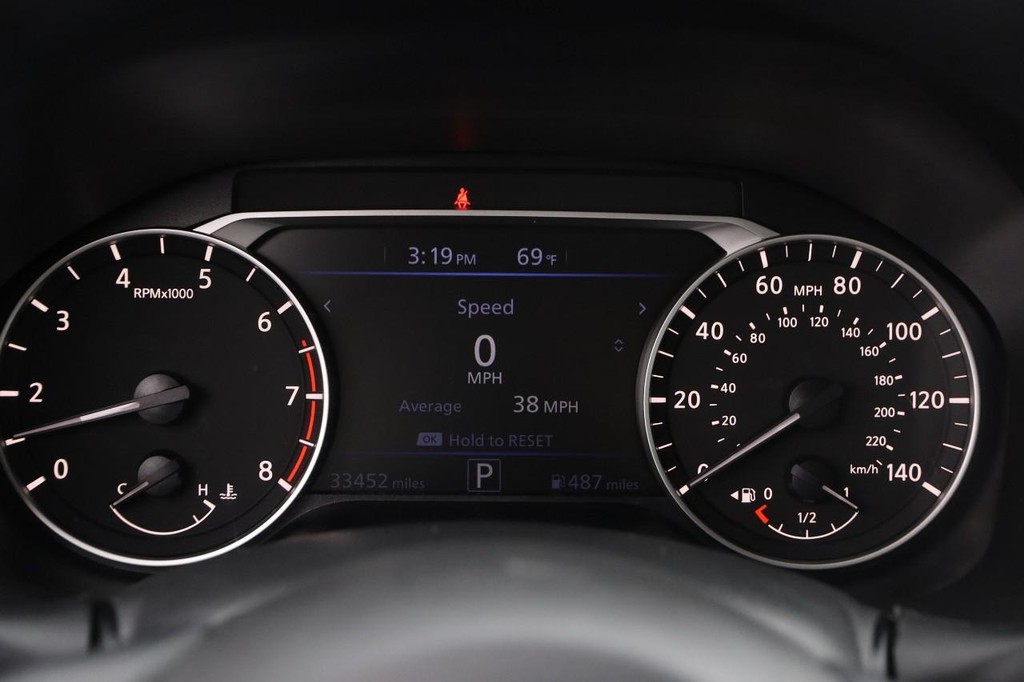 Nissan Altima Vehicle Image 13
