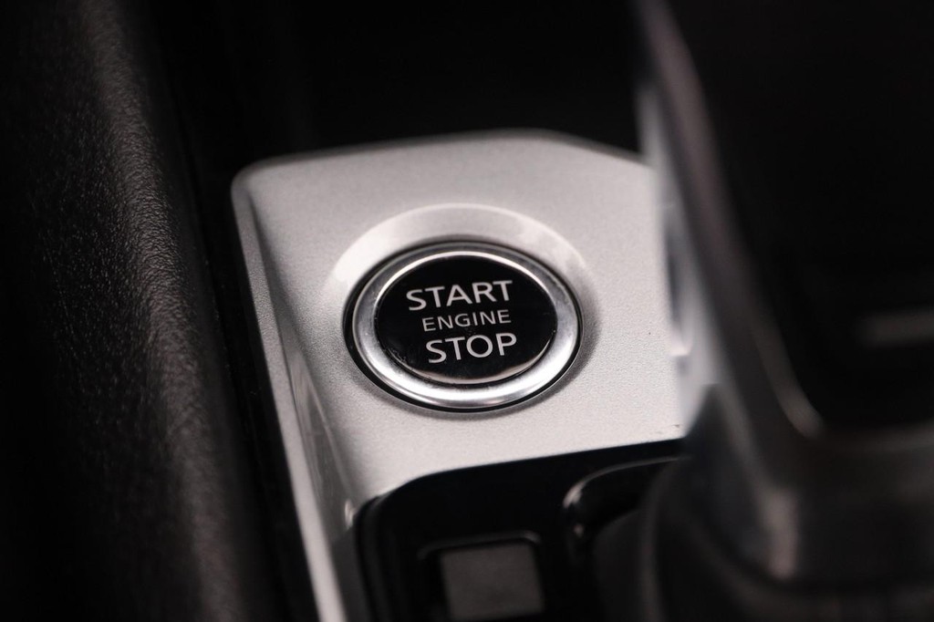 Nissan Altima Vehicle Image 14