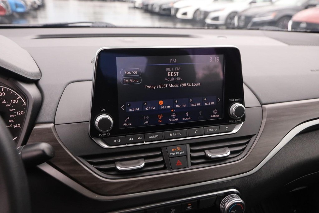 Nissan Altima Vehicle Image 15