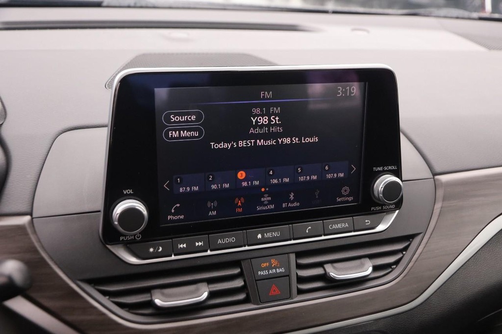 Nissan Altima Vehicle Image 17