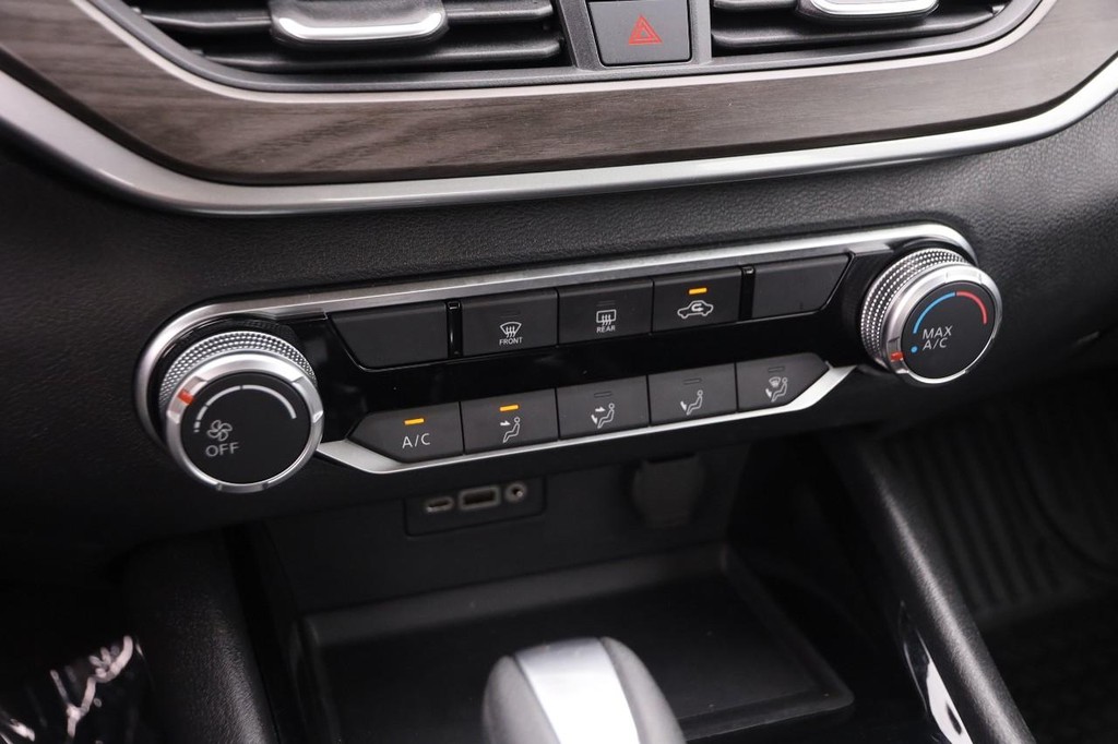Nissan Altima Vehicle Image 18