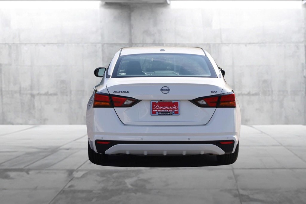 Nissan Altima Vehicle Image 06
