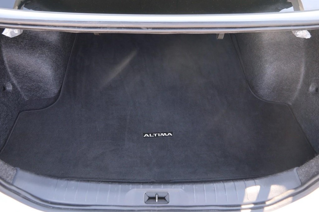 Nissan Altima Vehicle Image 07