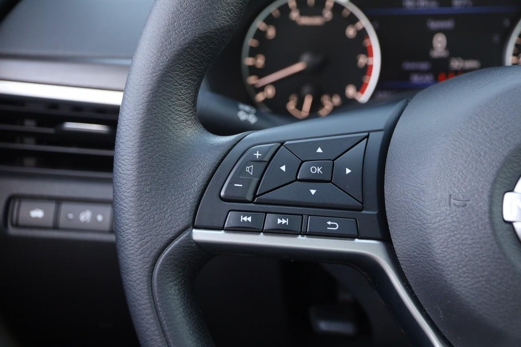 Nissan Altima Vehicle Image 11