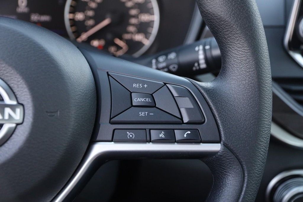 Nissan Altima Vehicle Image 12