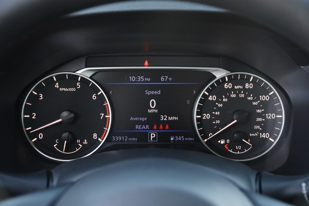 Nissan Altima Vehicle Image 13