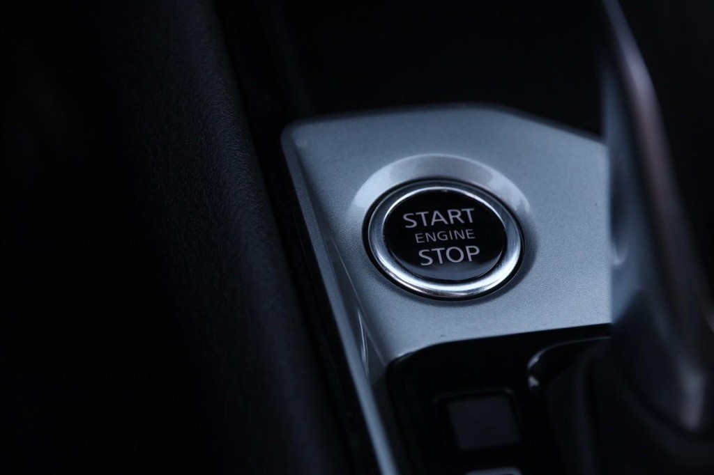 Nissan Altima Vehicle Image 14