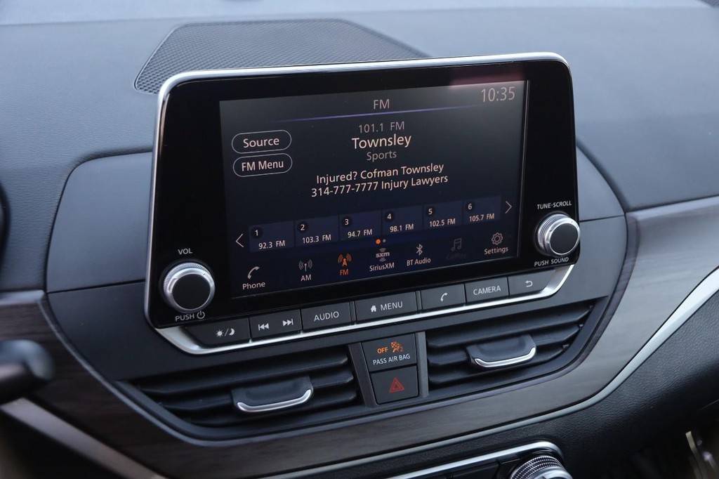 Nissan Altima Vehicle Image 15