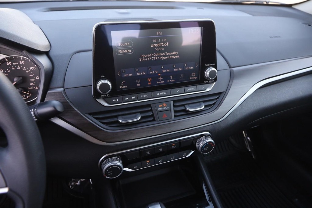 Nissan Altima Vehicle Image 18