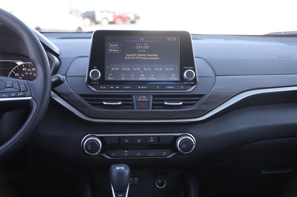 Nissan Altima Vehicle Image 24