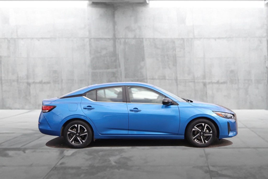 Nissan Sentra Vehicle Image 05